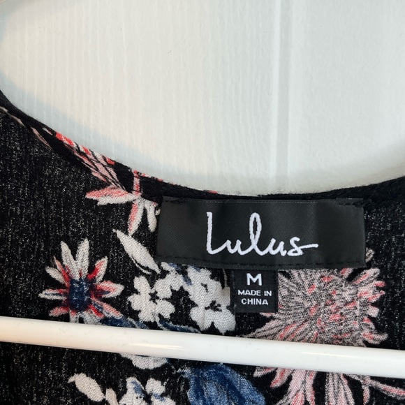 Black floral lulus wrap dress - Picture 2 of 4